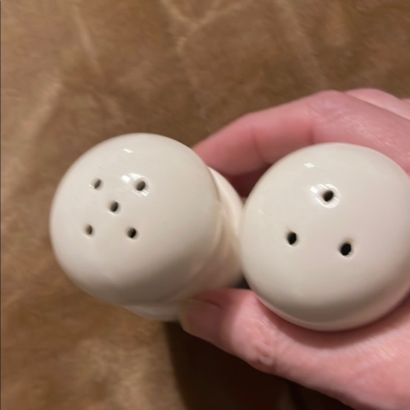 🏠Vintage Avon 1980 Salt and Pepper Shakers - Picture 5 of 5